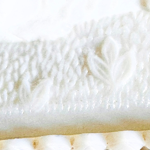 Westmoreland milk glass nesting rabbit and compotes/candle holders - Picture 5 of 11